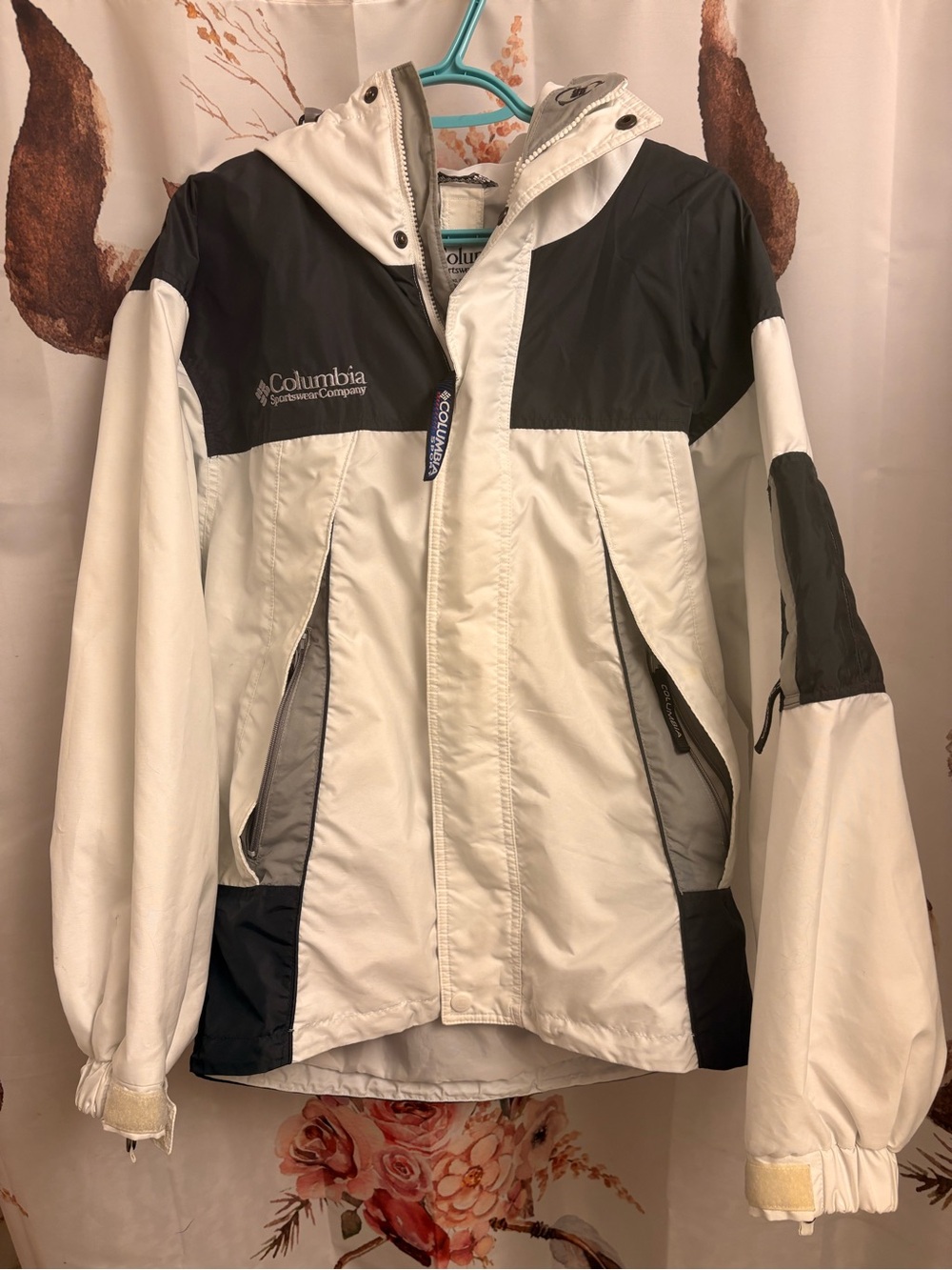 Men’s small Columbia White and Black Ski Jacket